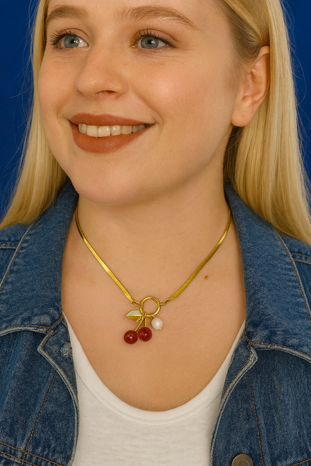 Collier cerise