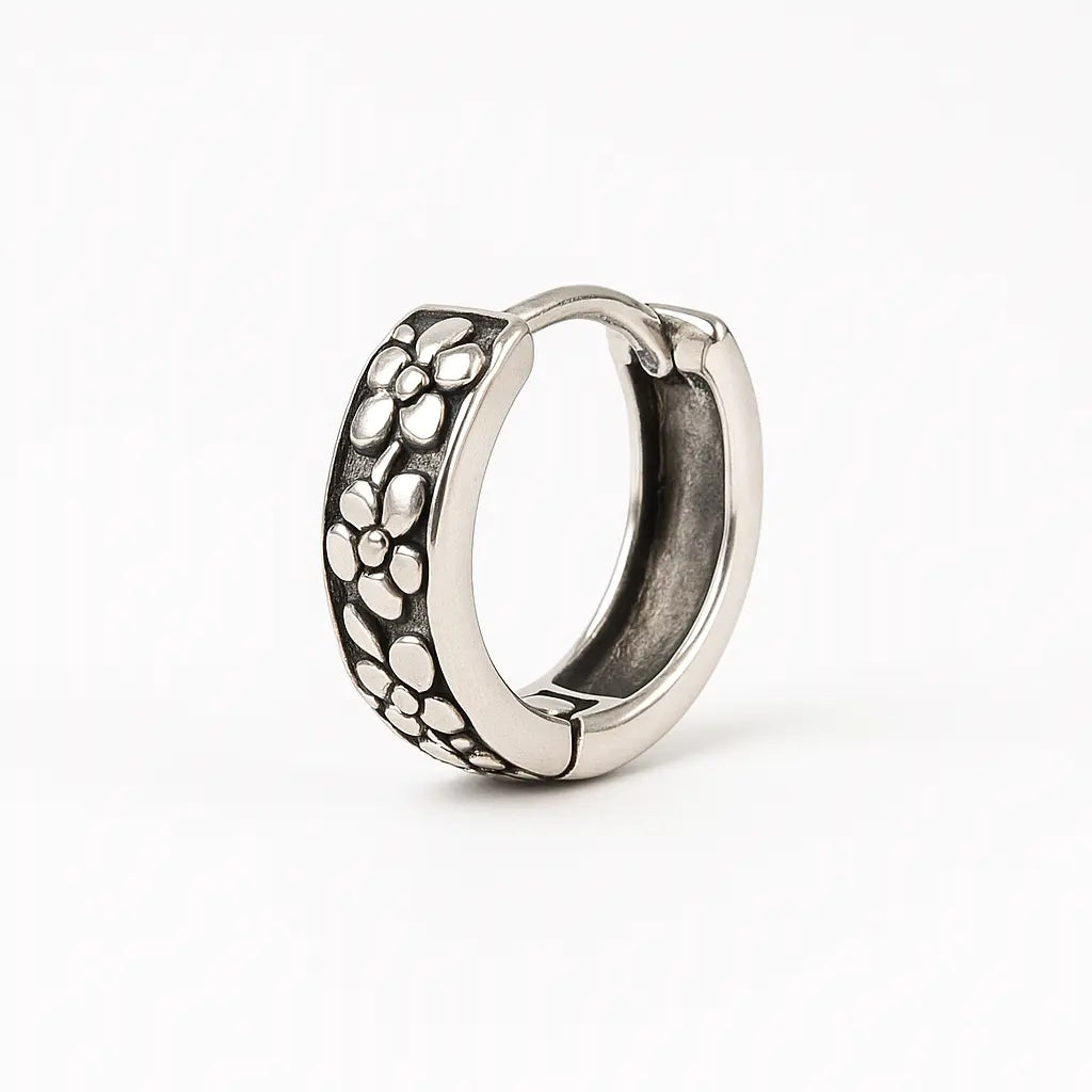 Boucle d'oreille homme huggie marguerite argentée acier inoxydable 316L - Chéri Chérie