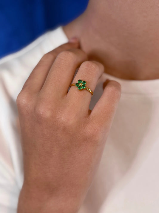 Détail pétales cristaux verts bague fleur émeraude dorée ajustable – Chéri Chérie