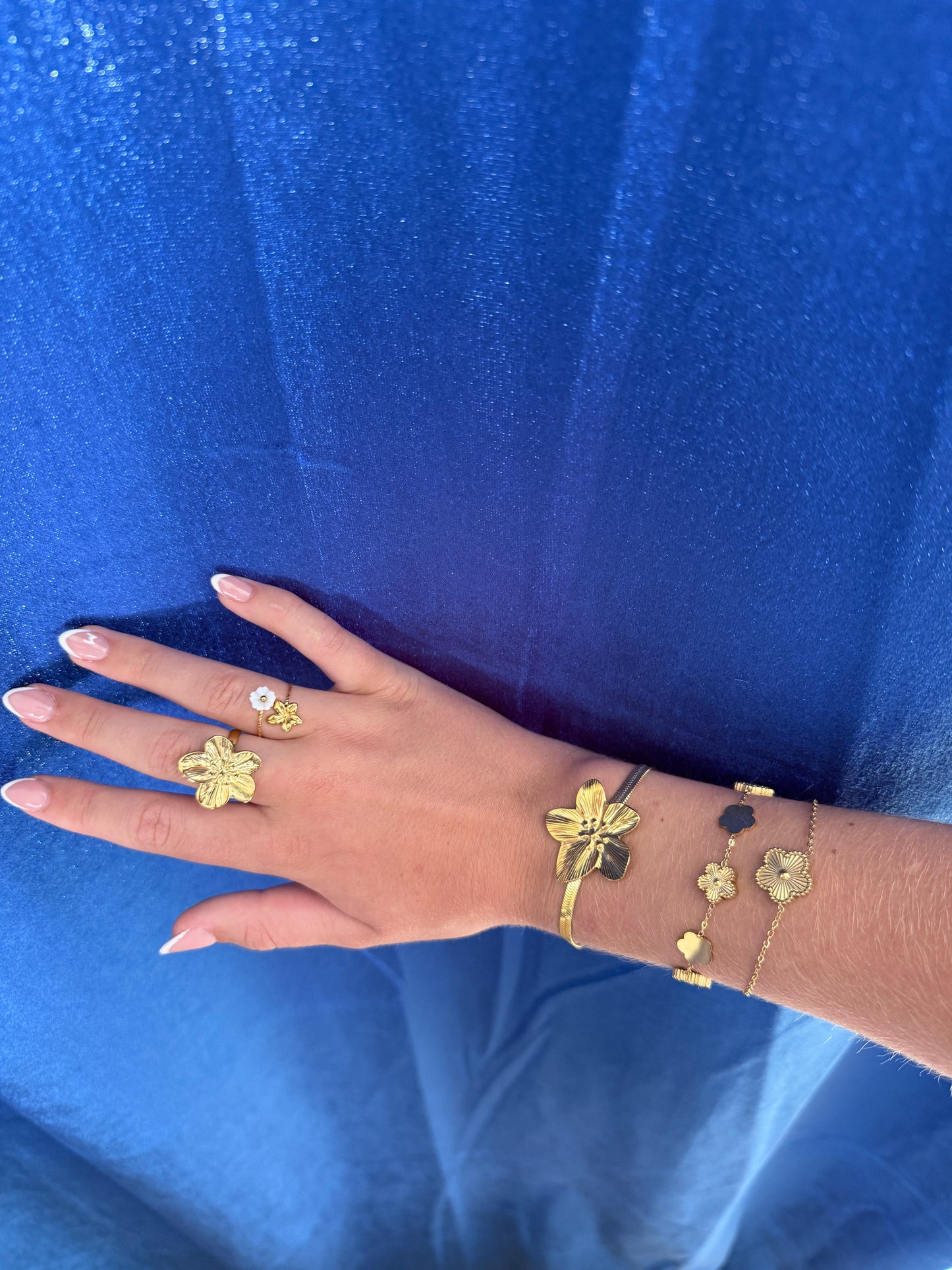 Bracelet fleurs alternés dorés