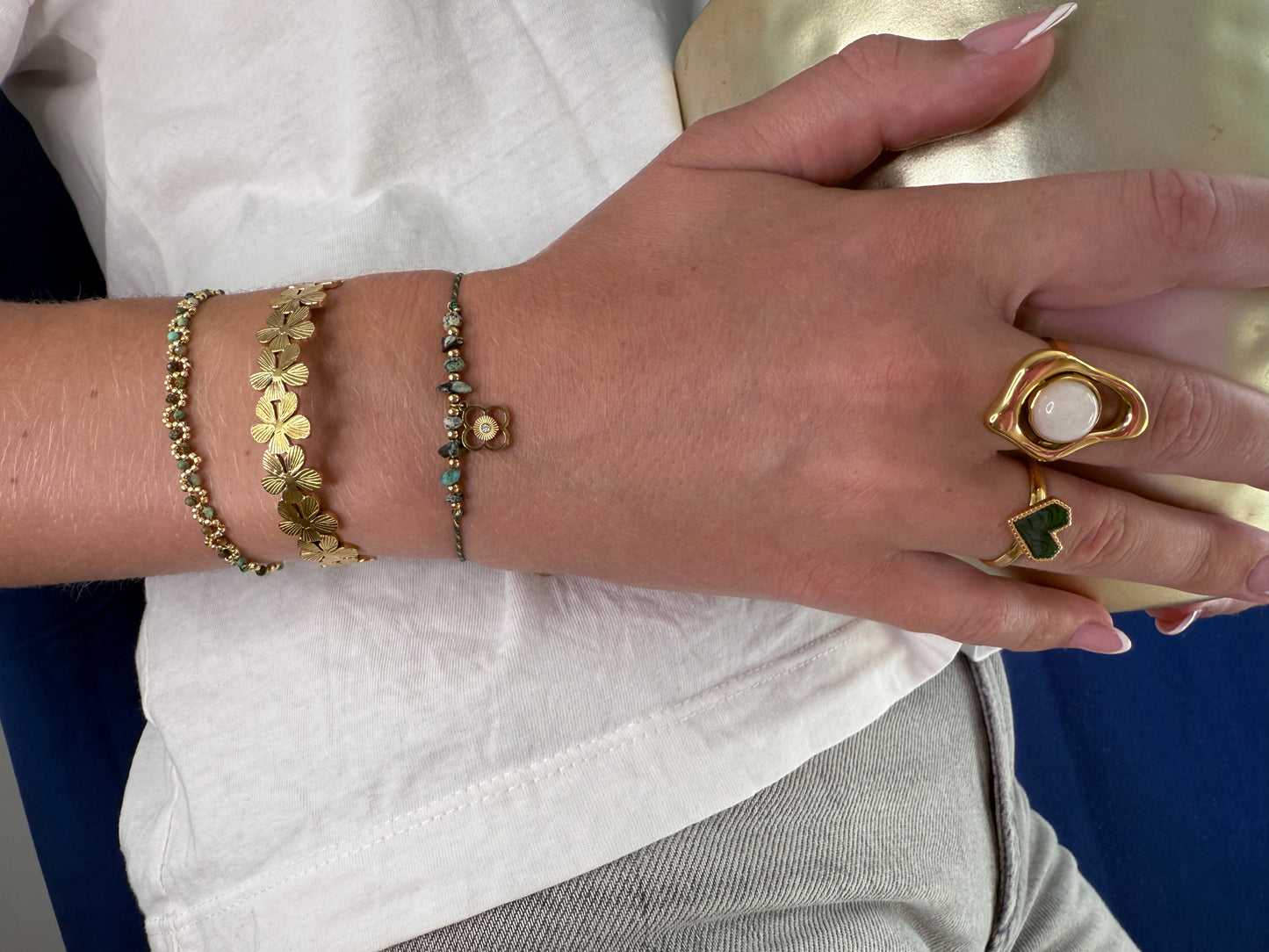 Bracelet jonc fleurs dorées