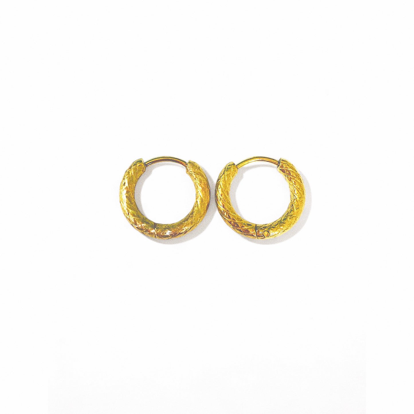 Boucles d’oreilles petites créoles martelé Chéri Chérie