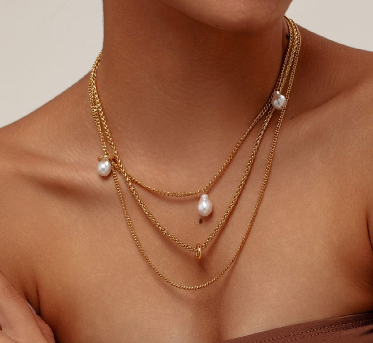 Collier triple rangs avec perles d'eau douce