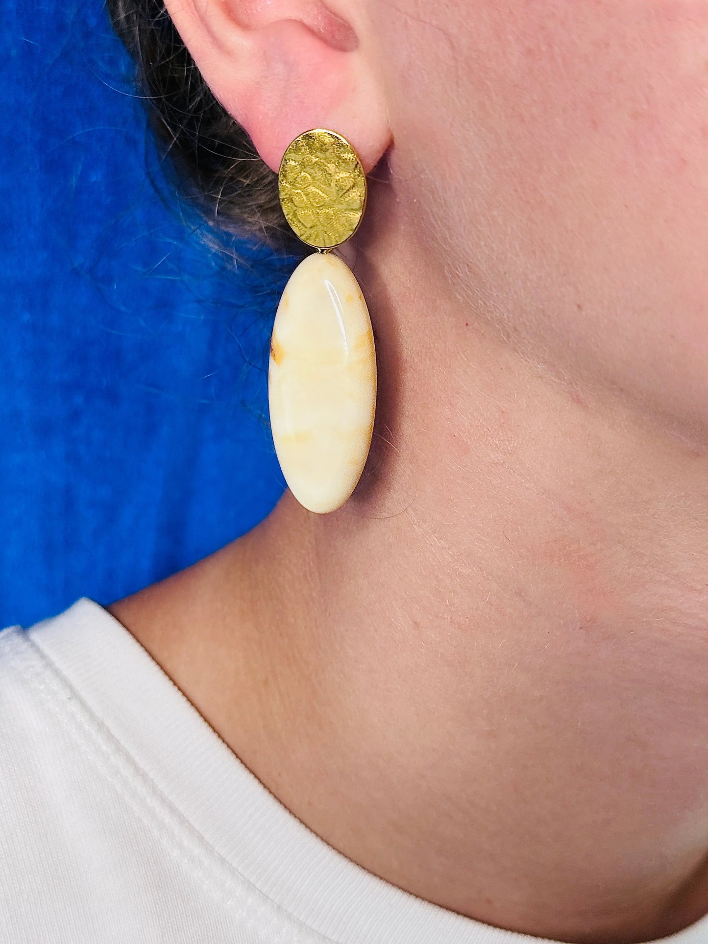 Boucles d’oreilles résine ivoire Chéri Chérie