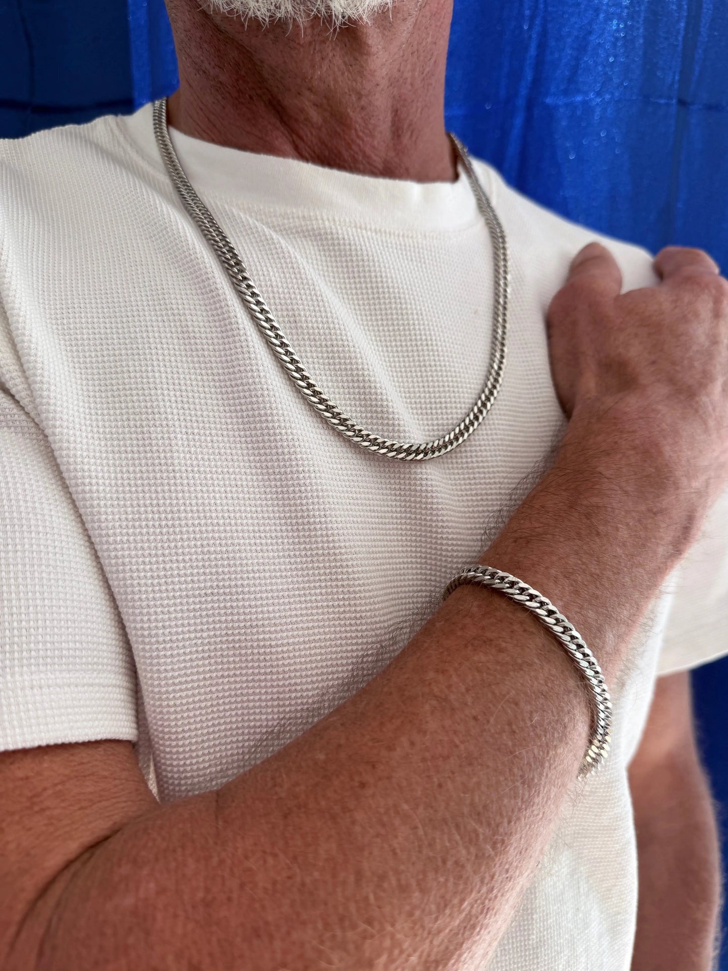 Collier BRUT maille argentée porté cou homme style rock affirmé - Chéri Chérie