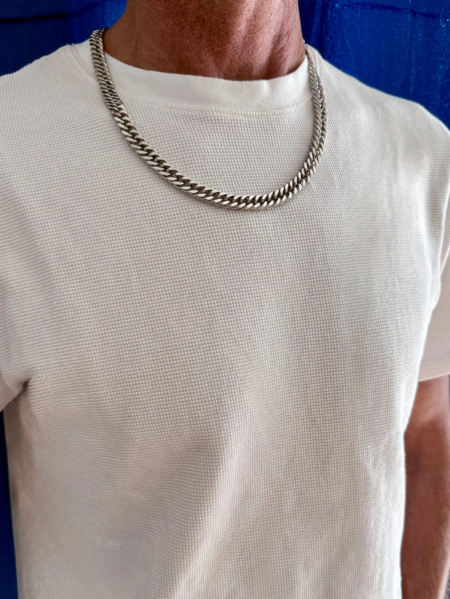 Collier gourmette M Chéri ChériCollier gourmette XXL homme porté cou homme - Chéri Chérie