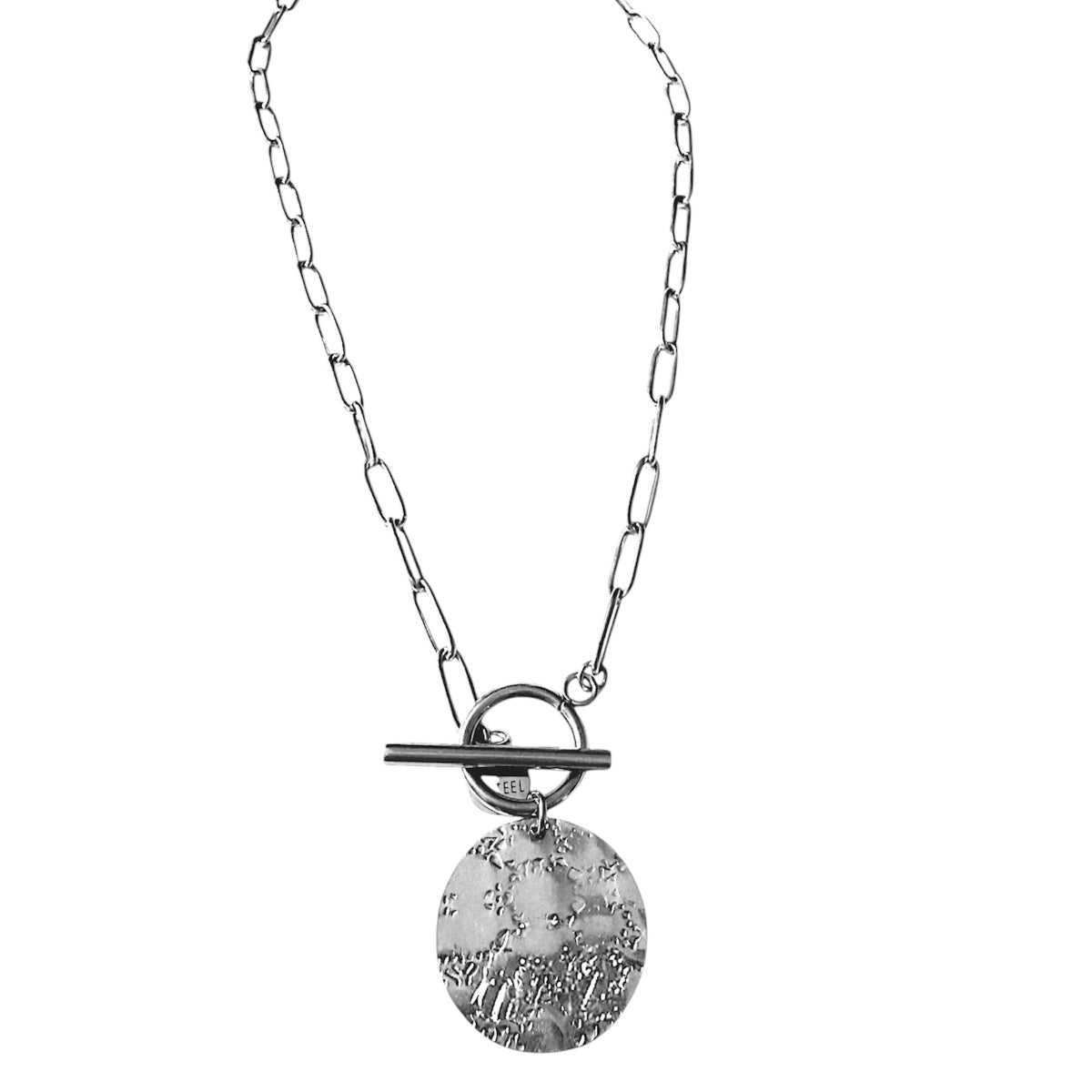 Collier medaillon martelé