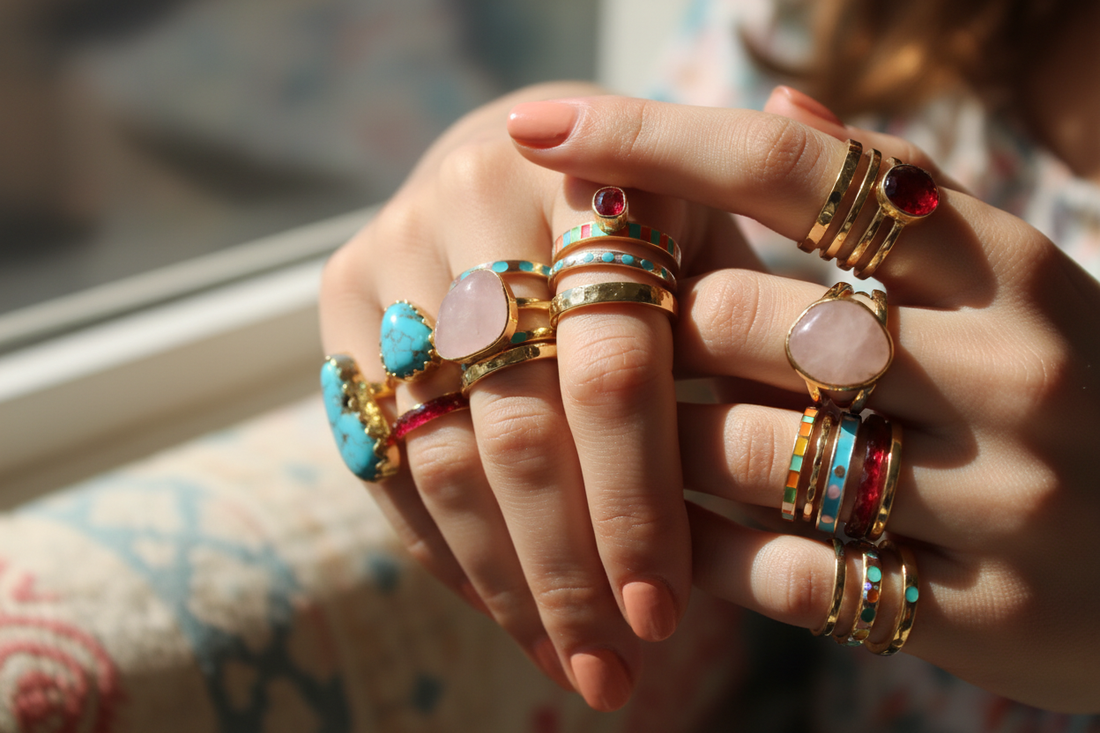 Comment stacker ses bagues comme une pro : le guide ultime
