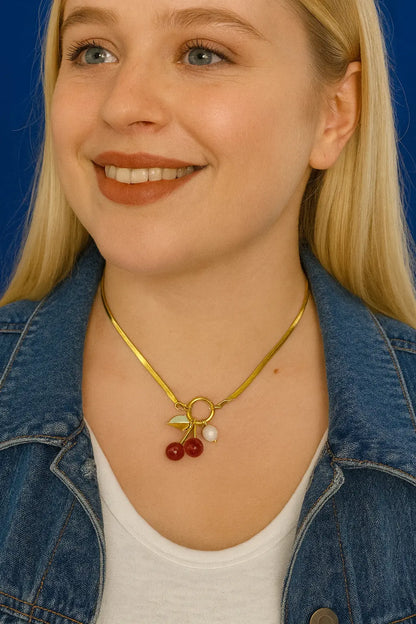 Collier CHERRY cerise perle porté ras de cou femme style vintage féminin - Chéri Chérie
