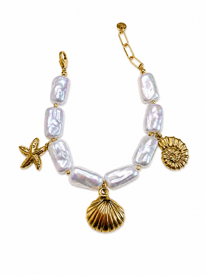 Bracelet Perles d'Eau Douce & Charms Dorés