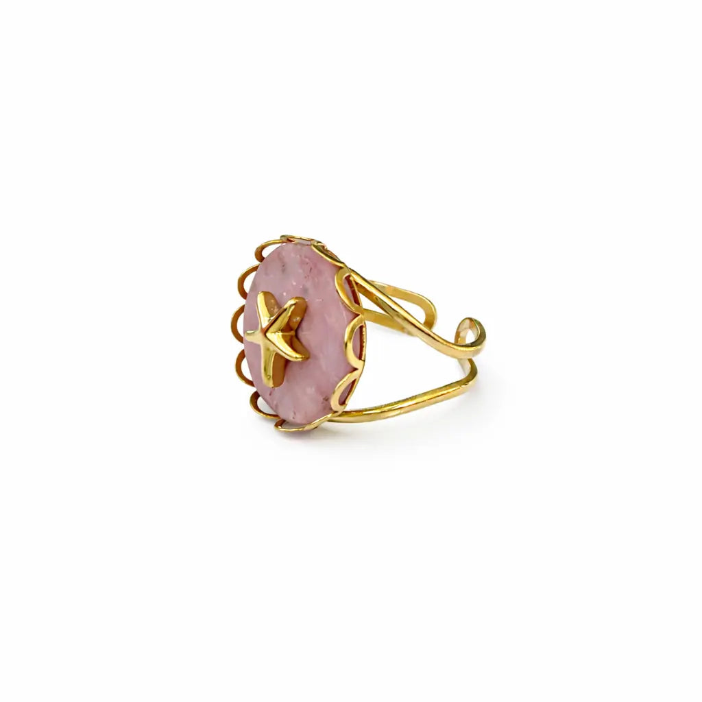 Bague Éléonore pierre naturelle rose brute monture florale dorée acier 316L – Chéri Chérie