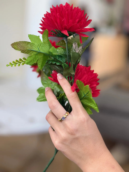 Bague Galets Améthyste portée au doigt style bohème coloré naturel – bijou Chéri Chérie