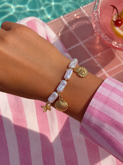 Bracelet Perles d'Eau Douce & Charms Dorés