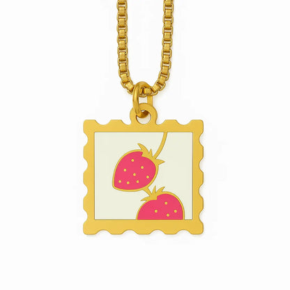 Collier FRAISE maille fine dorée pendentif carte fraise acier 316L plaqué or 18K - Chéri Chérie