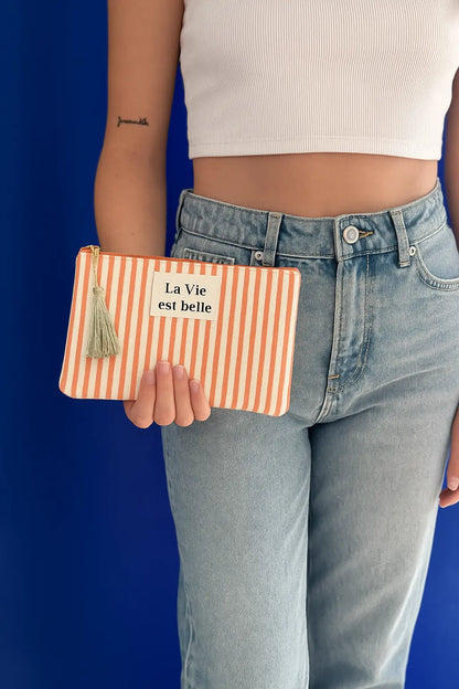 Pochette corail rayée posée style accessoire quotidien joyeux – Chéri Chérie