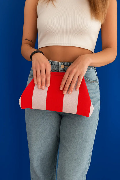 Pochette CARMEN rayée rouge parme portée femme style coloré vitaminé accessoire tendance été - Chéri Chérie

