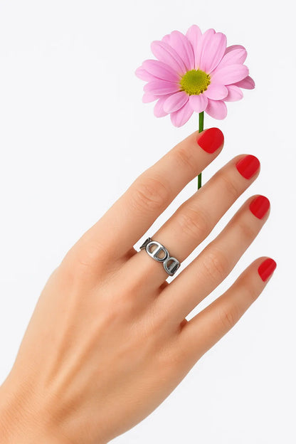 Bague Maille Marine manchette portée au doigt style moderne tendance – bijou Chéri Chérie
