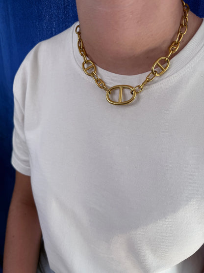 Collier maille marine doré porté cou femme style élégant superposition - Chéri Chérie
