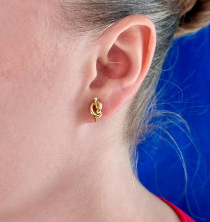 Détail boucles d'oreilles nœud or hypoallergéniques waterproof – Chéri Chérie
