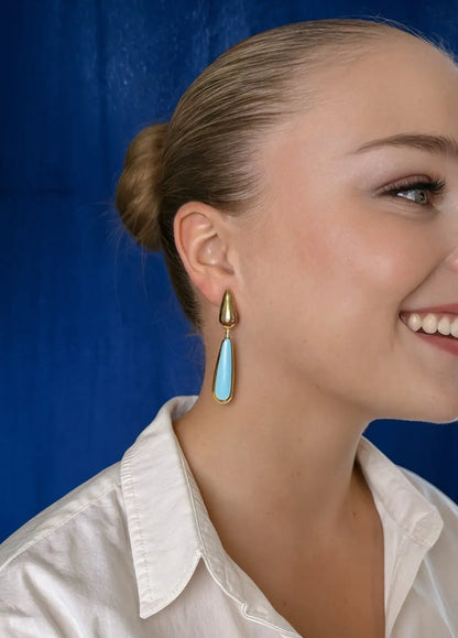 Boucles d'oreilles MAYA goutte turquoise dorée portées oreille femme style bohème - Chéri Chérie
