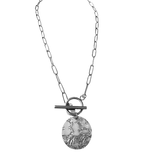 Collier medaillon martelé