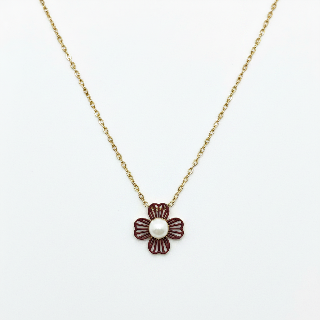 Collier Grande Fleur — Pétales Bordeaux & Cœur Perle Blanche