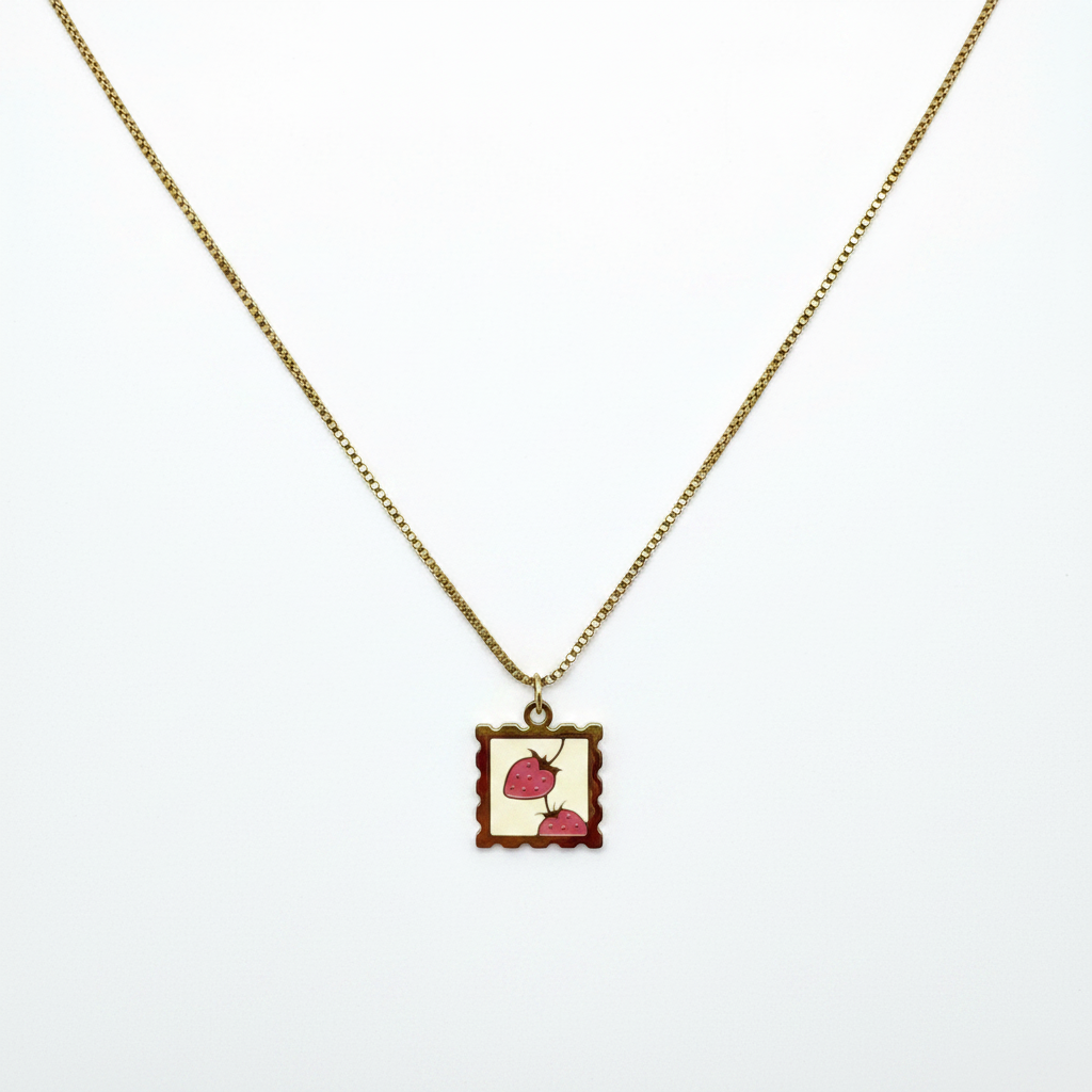 Collier Pendentif Fraise — Chaîne Dorée Maille Vénitienne